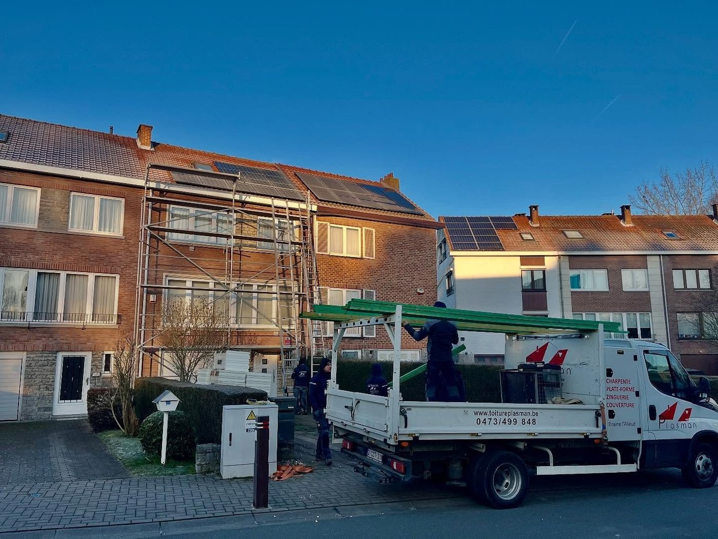 Équipe Plasman sur chantier d'installation photovoltaïque