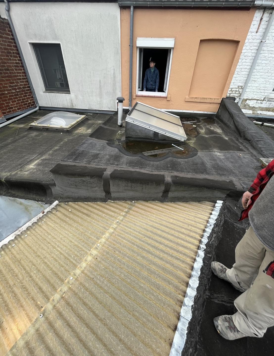 Toiture plate avec membrane EPDM et isolation laine de roche